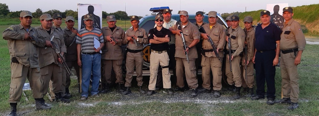 Grupo de guardias de Andromeda Security al finalizar un curso