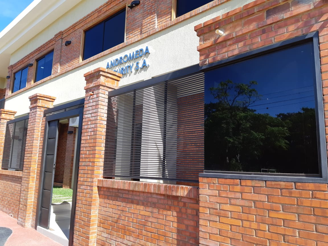 Fachada de la sede de Andromeda Security S.A. en Mariano Roque Alonso